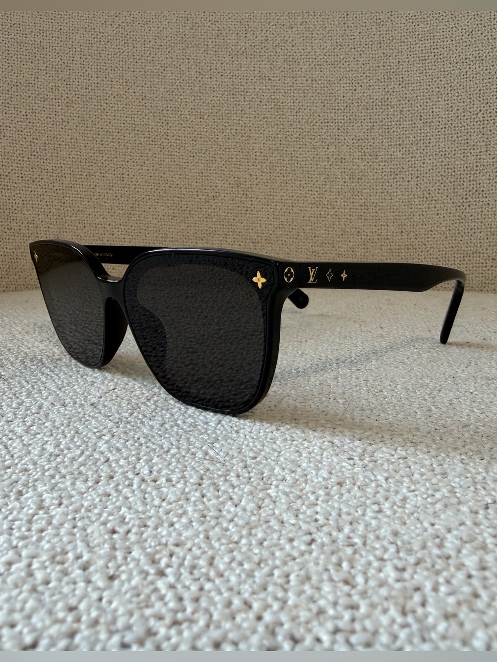 Louis Vuitton Black Sunglasses with Gold Accents - Picture 3 of 11